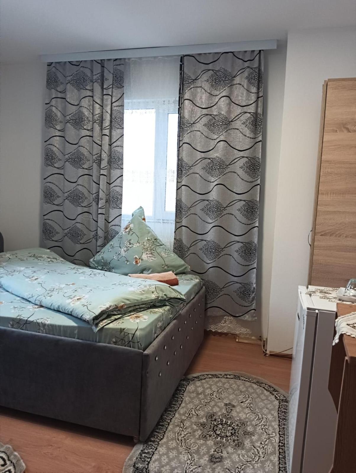 Casa Emilia Hotel Dornavátra Kültér fotó